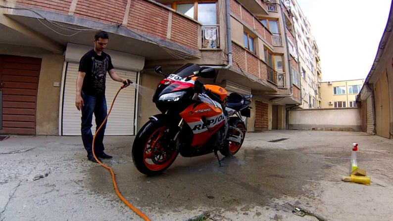 Can You Dry Your Motorcycle With a Leaf Blower? Yes you can!